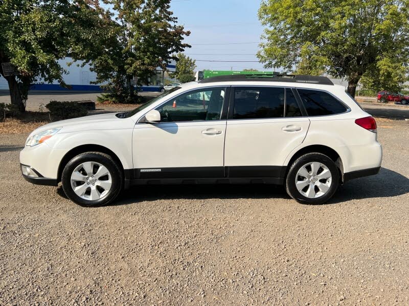 2011 Subaru Outback 2.5i Limited for sale in Portland, OR – photo 2