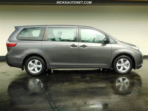 2017 Toyota Sienna (only 298 miles ) for sale in Cedar Rapids, IA – photo 5