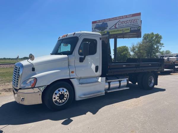 2014 Freightliner Cascadia 125 with 16 Crysteel Contractor Body Pkg for sale in Lake Crystal, MN – photo 2