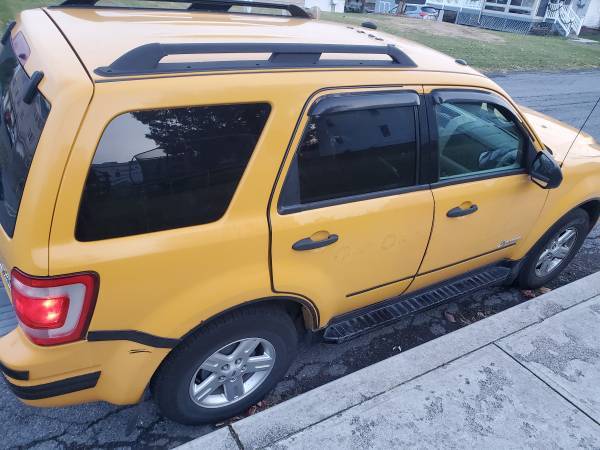 2011 FORD ESCAPE HYBRID retired NYC YELLOW CAB MINT INSIDE AND OUT for sale in Bangor, PA