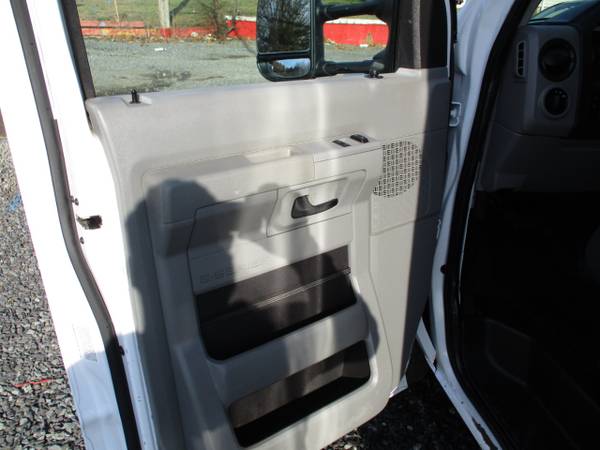 2014 Ford Econoline E-350 14 FOOT BOX TRUCK - - by for sale in south amboy, VT – photo 19