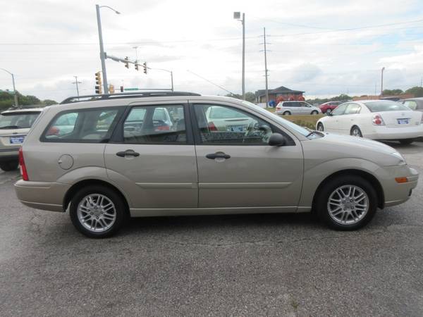 2007 Ford Focus SES Wagon - Automatic - Wheels - Low Miles - 102K! for sale in Des Moines, IA – photo 5