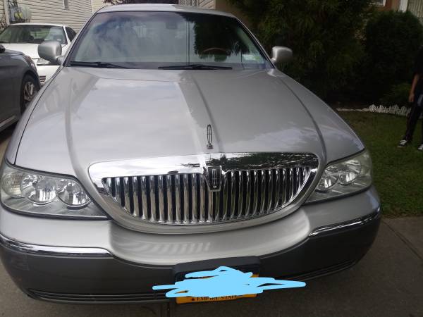 Lincoln Town CAR with 44,000 miles Great Condition for sale in Bayside, NY