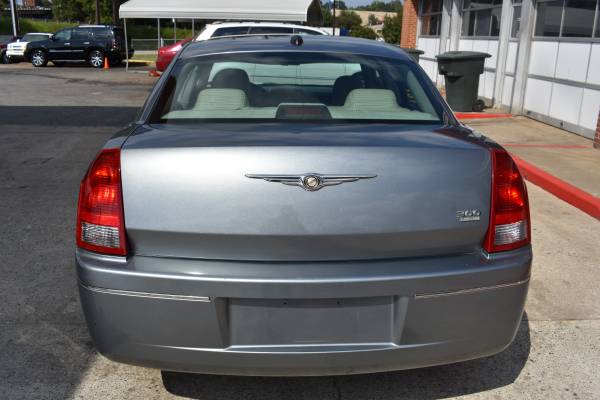 2006 CHRYSLER 300 TOURING 3.5L V6 WITH LEATHER AND SUNROOF for sale in Greensboro, NC – photo 4
