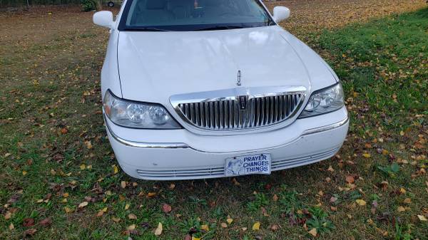 Lincoln Town car - cars & trucks - by owner - vehicle automotive sale for sale in Fayetteville, NC