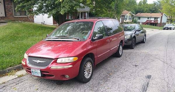 2000 Chrysler town and country minivan for sale in Jefferson City, MO – photo 2