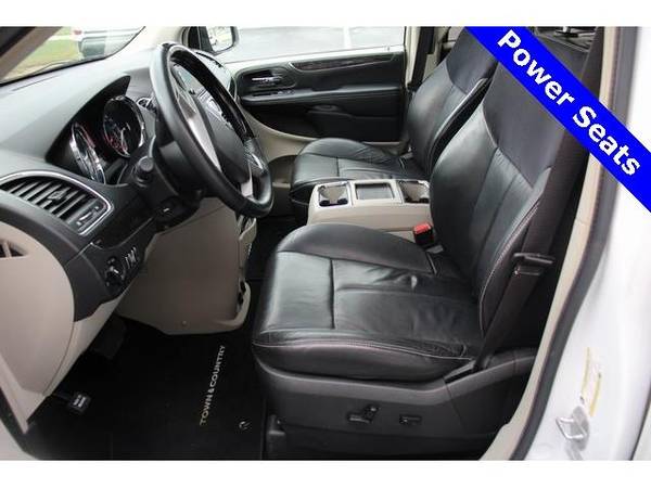 2015 Chrysler Town & Country mini-van Limited - Chrysler for sale in Green Bay, WI – photo 12