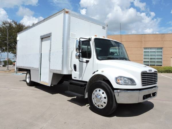 2011 FREIGHTLINER M2 22 FOOT BOX TRUCK with for sale in Grand Prairie, TX