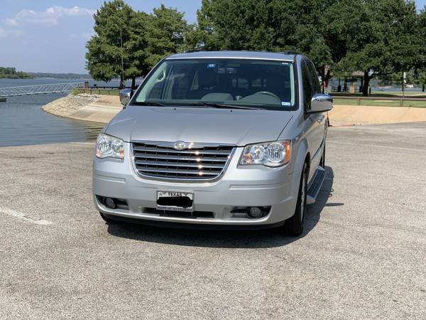 2010 Chrysler Town & Country Touring for sale in Kennedale, TX – photo 2