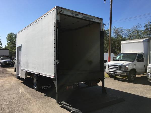 2008 Isuzu NPR V8 20' Box Truck Delivery Truck Tommy Lift Side Access for sale in Arlington, TX – photo 7