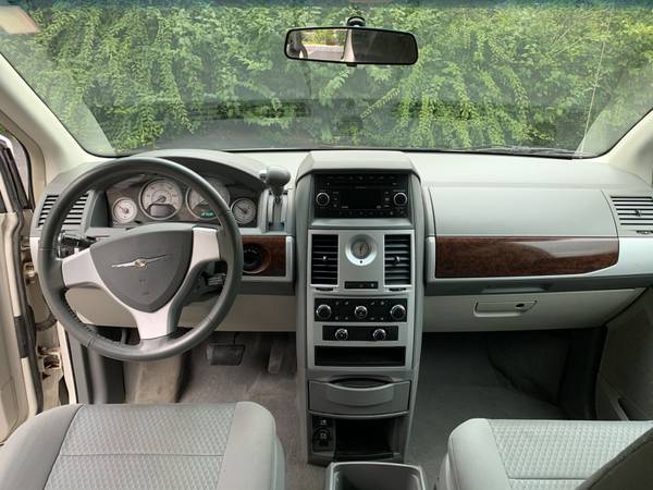 2010 Chrysler town country touring for sale in Beverly, MA – photo 5
