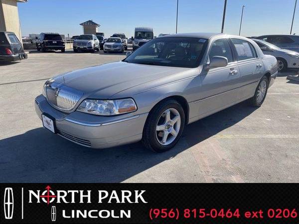 2003 Lincoln Town Car Executive - sedan - - by dealer for sale in San Antonio, TX