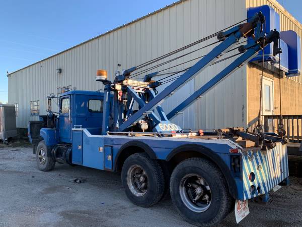 Holmes 750 Tow Truck for sale in Peoria, IL