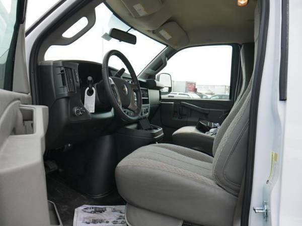 New Chevrolet 12' Cube Van for sale in Saint Paul, MN – photo 4
