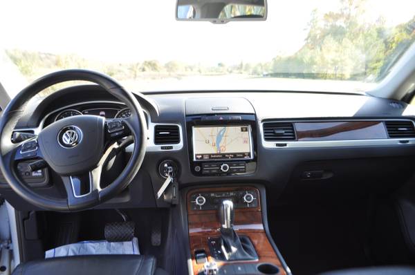 2012 Volkswagen Touareg TDI Luxury AWD for sale in Laurys Station, PA – photo 7