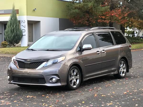 2012 Toyota Sienna SE 8 Passenger 4dr 1-OWNER LOW MILES JUST SERVICED! for sale in Portland, OR