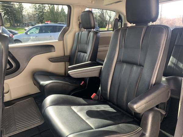 2016 Chrysler Town & Country Touring (LEATHER-DVD-FINANCING OK!) -... for sale in Macedon, NY – photo 5