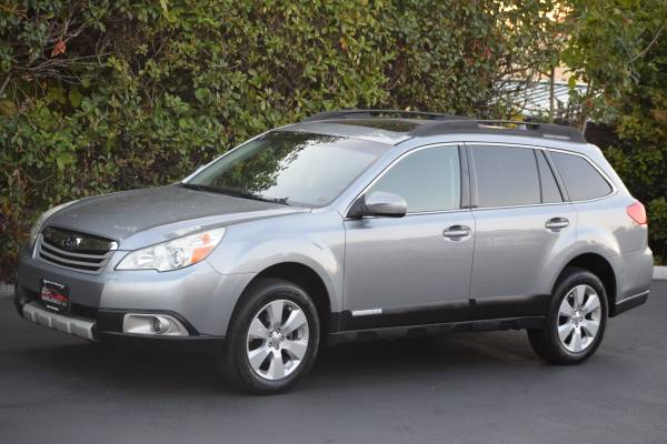 2011 Subaru Outback Limited - LEATHER / MOONROOF / 1 OWNR / 23 RECORDS for sale in Beaverton, OR – photo 3