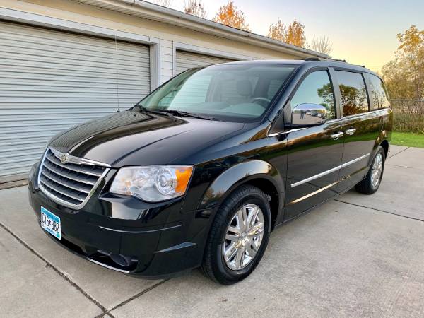 2008 Chrysler Town & Country Limited for sale in Hibbing, MN – photo 2