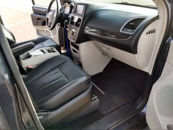 2014 Chrysler Town & Country - cars & trucks - by owner - vehicle... for sale in Syracuse, NY – photo 8
