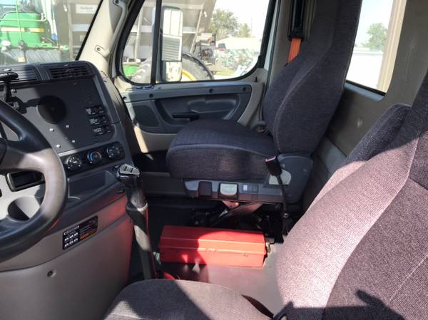2014 Freightliner Daycab - cars & trucks - by dealer - vehicle... for sale in Greeley, CO – photo 6
