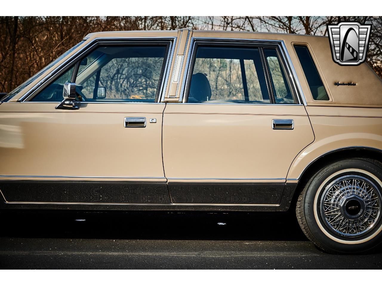 1988 Lincoln Town Car for sale in O'Fallon, IL – photo 47