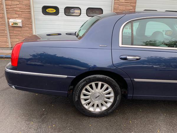 2004 LINCOLN TOWN CAR ULTIMATE - - by dealer for sale in West Haven, CT – photo 7