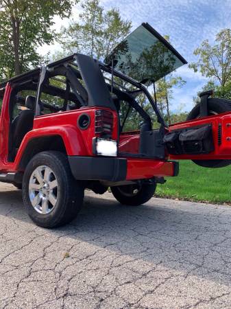 Jeep Wrangler Unlimited Sahara 4-Door | Soft-top Included for sale in Barrington, IL – photo 6