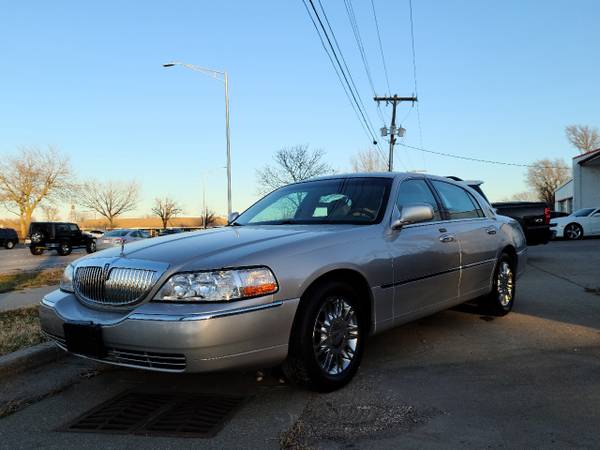 2007 Lincoln Town Car Signature Limited - - by dealer for sale in Overland Park, MO – photo 5