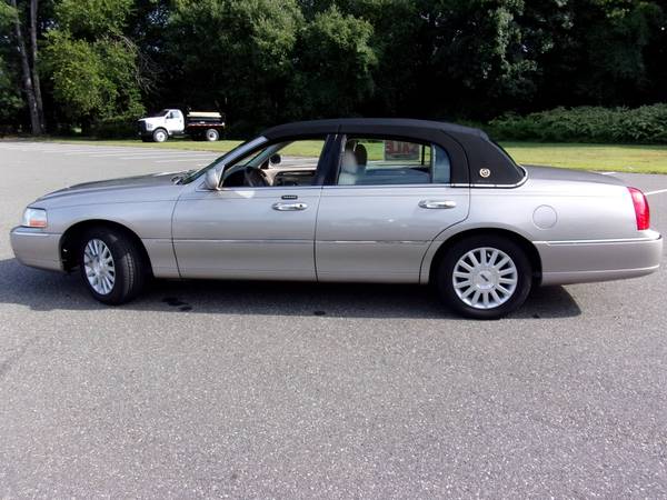 '03 Lincoln Town Car * great Holiday travel - cars & trucks - by... for sale in Jeffersonville, NY – photo 8