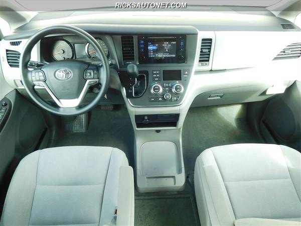 2017 Toyota Sienna (only 298 miles ) for sale in Cedar Rapids, IA – photo 7