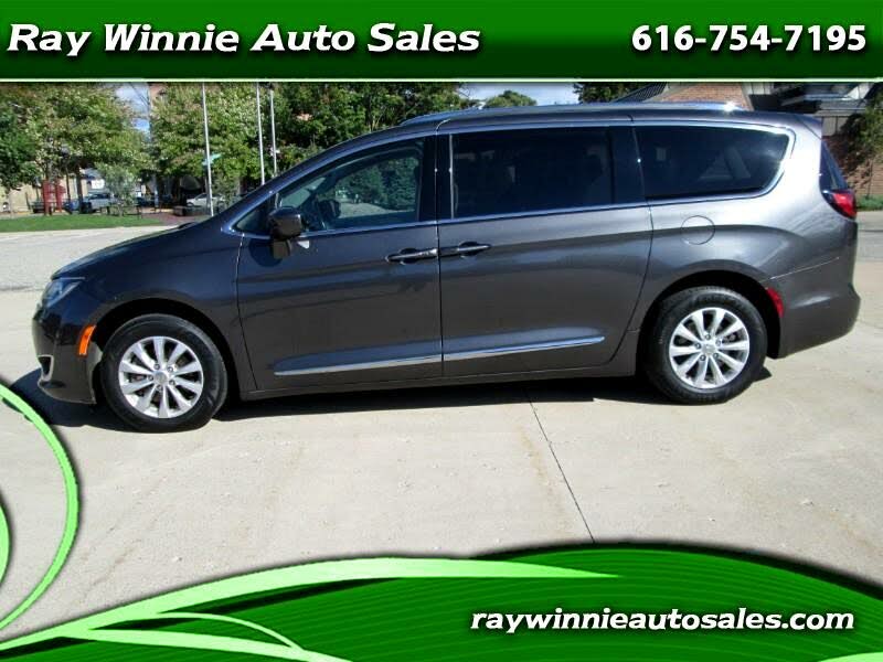 2019 Chrysler Pacifica Touring L FWD for sale in Greenville, MI