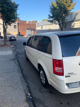 2009 Chrysler Town and Country seats 7 for sale in Bronx, NY – photo 11