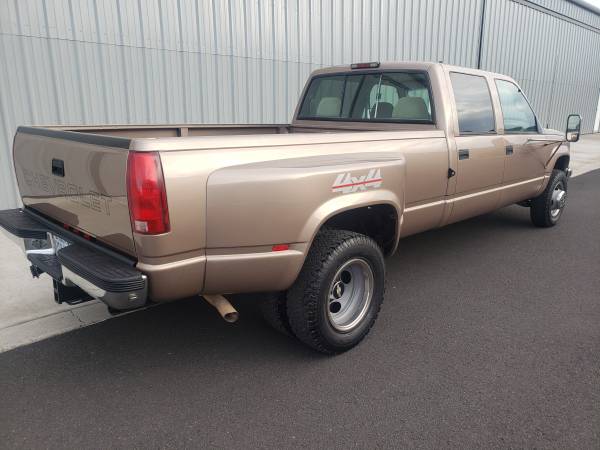 Chevrolet 1 Ton 4x4 Crew Cab Dually Very Low Miles - cars & trucks -... for sale in Bend, OR – photo 4