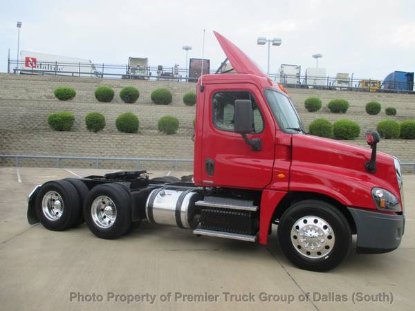 2015 *Freightliner* *Cascadia* *Day Cab* Red for sale in Dallas, TX – photo 4