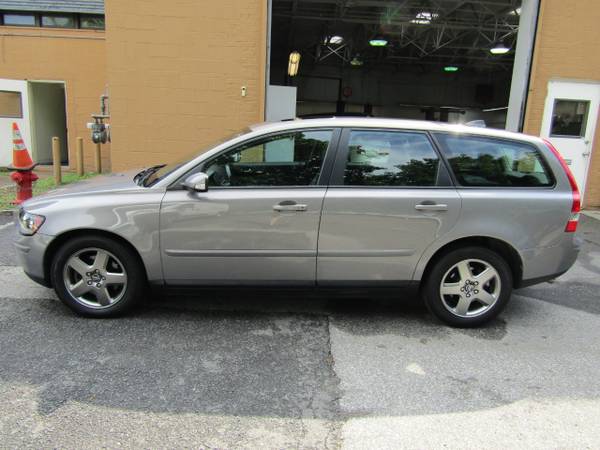 2005 Volvo V50 2.5T AWD, Moonroof, Loaded, Great Car Low miles,1 Owner for sale in Yonkers, NY – photo 2