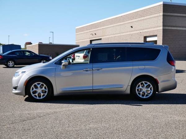 2020 Chrysler Pacifica Limited - - by dealer - vehicle for sale in Hudson, MN – photo 4