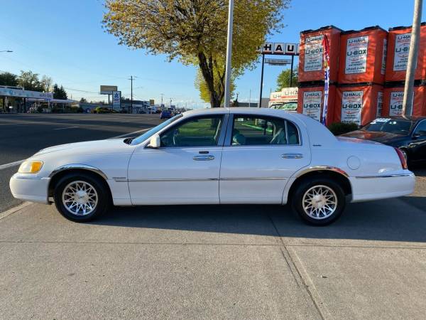 2001 Lincoln Town Car Executive 4dr Sedan - - by for sale in Milwaukie, OR – photo 4
