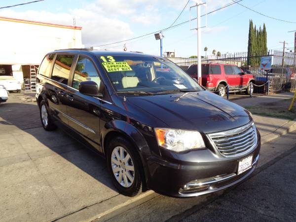 2013 CHRYSLER TOWN & COUNTRY! WE FINANCE ANYON for sale in Canoga Park, CA