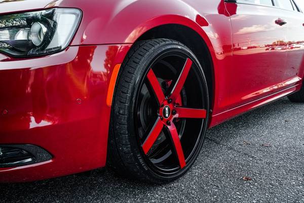 Chrysler 300 S Hemi Navigation Bluetooth Custom Wheels Dual Sunroofs! for sale in Asheville, NC – photo 9