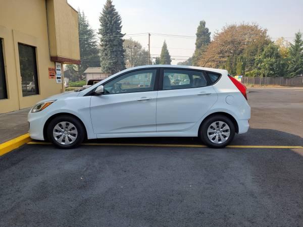 2017 HYUNDAI ACCENT SE/HATCHBACK/75K MILES/UP TO 36MPG - cars for sale in Eugene, OR – photo 2