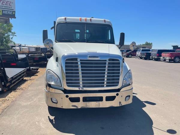 2014 Freightliner Cascadia 125 with 16 Crysteel Contractor Body Pkg for sale in Lake Crystal, MN – photo 9