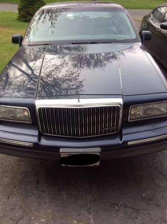 1997 Lincoln Town Car Signature for sale in Amherst, MA