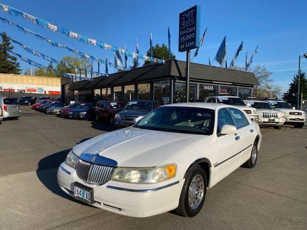 2001 Lincoln Town Car Executive 4dr Sedan - - by for sale in Milwaukie, OR – photo 2