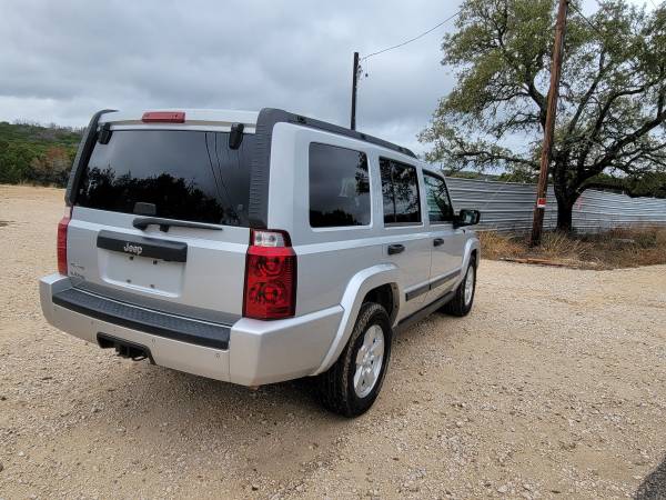 2006 JEEP Commander V8 4 7L 4WD automatic 3rd row seat Tow package for sale in Austin, TX – photo 6