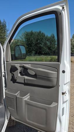 2006 3500 Chevy Express Cutaway 10 foot box Van - - by for sale in Sandy, OR – photo 10