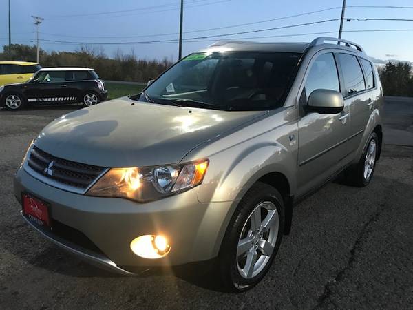 2007 Mitsubishi Outlander XLS - Leather, One Owner! - cars & trucks... for sale in Spencerport, NY – photo 2