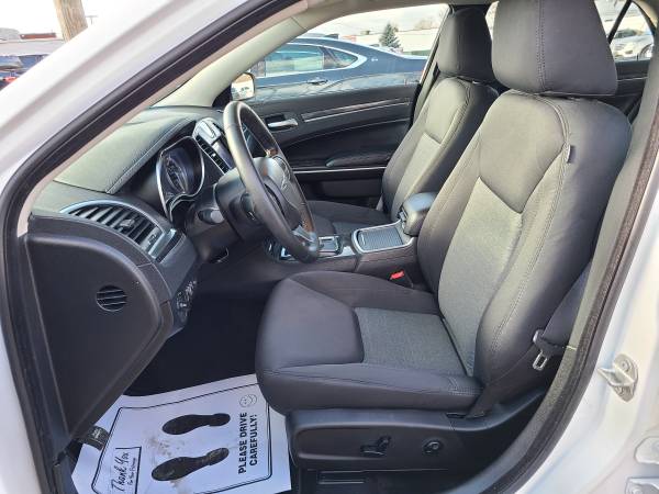 2021 Chrysler 300 3 6L V6 AWD - - by dealer - vehicle for sale in redford, MI – photo 10
