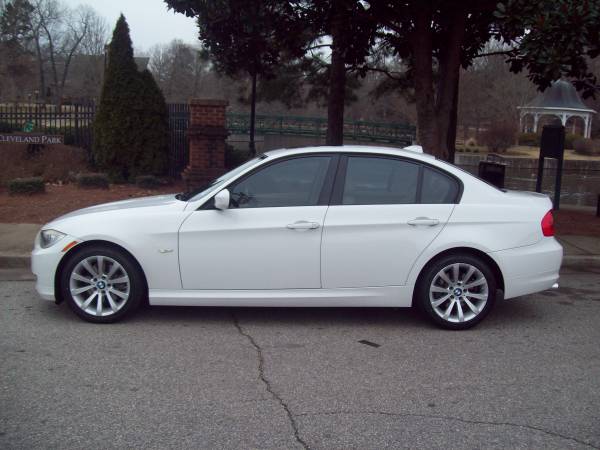 2011 BMW 328i 3-Series Sedan - - by dealer - vehicle for sale in Spartanburg, SC – photo 2