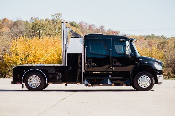 WTB: FREIGHTLINER SPORTCHASSIS, SCHWALBE, WESTERN HAULER TRUCKS. -... for sale in Bloomington, NM – photo 2